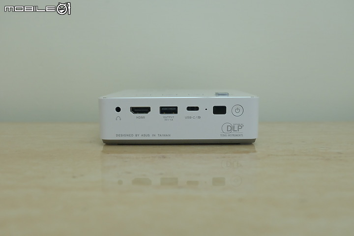 只比手掌大一點的Zenbeam S2投影機、追劇的好幫手分享