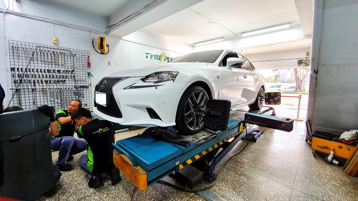 點我看大圖 IS300h車齡五年半里程11萬km,分享IS300h五年十一萬公里車子日常保養及輪胎使用心得,輕度改裝,除車內異音,冷氣異味處理等相關經驗