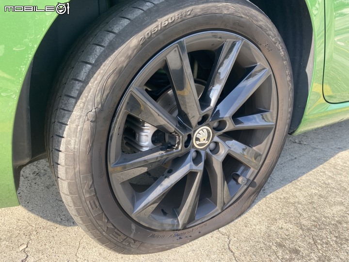 揮別舊愛,踏上綠階梯--Skoda Scala 1.0TSI 開箱!