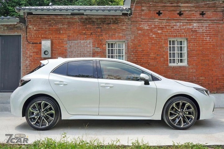 頭文字「C」Toyota Corolla Sport 旗艦版試駕~~那個c 有點帥