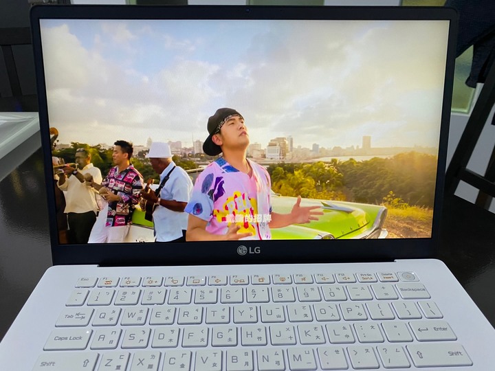 換新筆電 LG 14Z90N 開箱