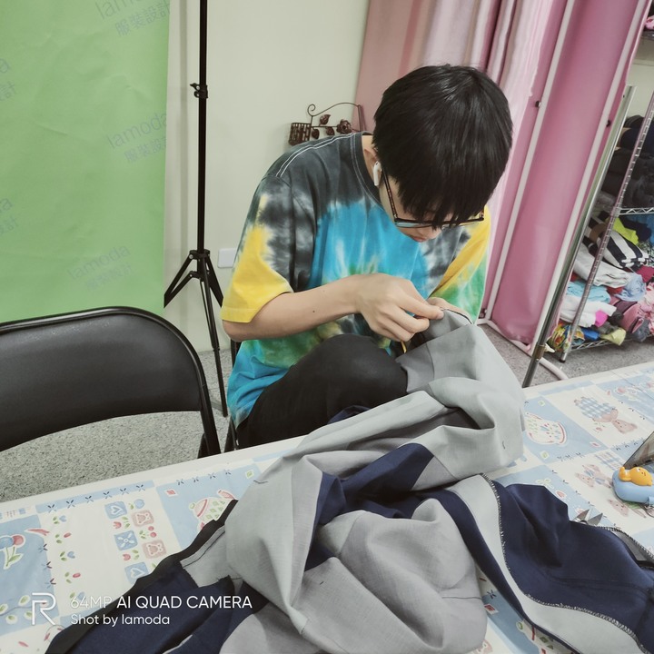 [服裝設計知識]-認識不對稱的服裝設計 穿出專屬的個性時尚