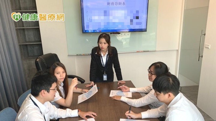 醫藥費如巨石!失眠和焦慮相伴貸款專家教您善用金融貸款度難關