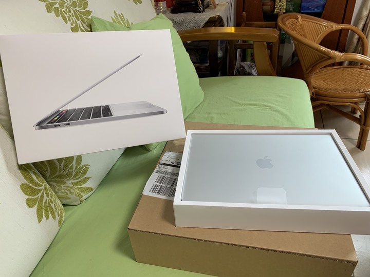 收到了 MacBook Pro 2020