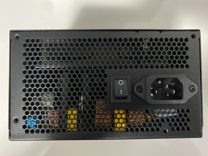 點我看大圖 【簡易開箱】MONTECH 君主CENTURY 創世紀 550W