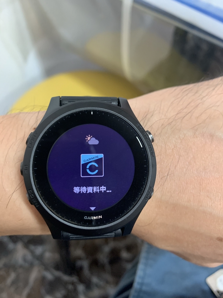 請問一下Garmin FR945天氣小工具無法顯示
