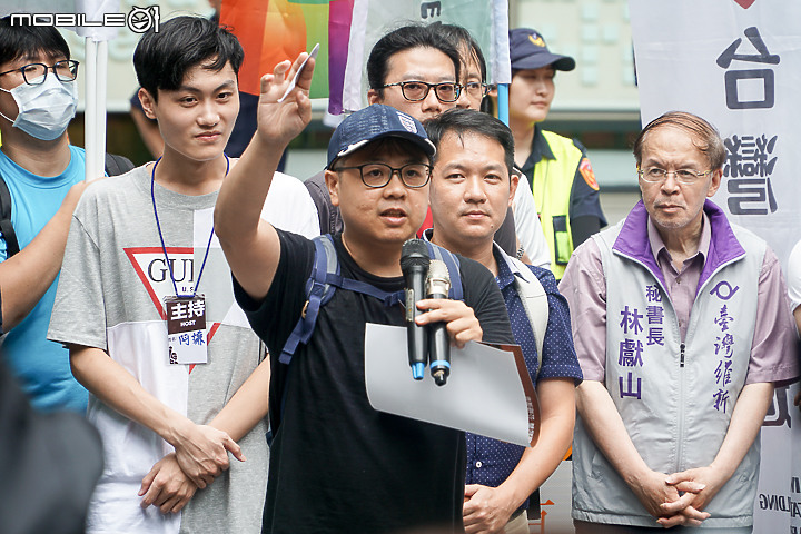【採訪】騎士也要有安全的路！台灣機車路權促進會起義包圍公路總局抗議！