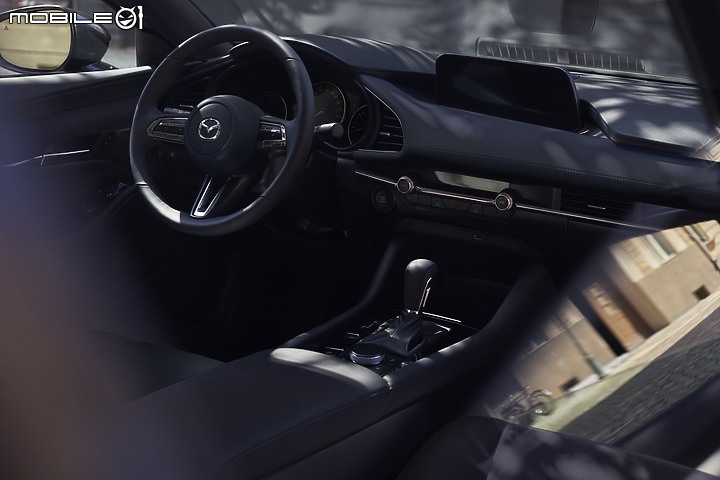 【國內新訊】Mazda 3 新年式駕駛輔助系統下放入門等級,旗艦車型再加新配備