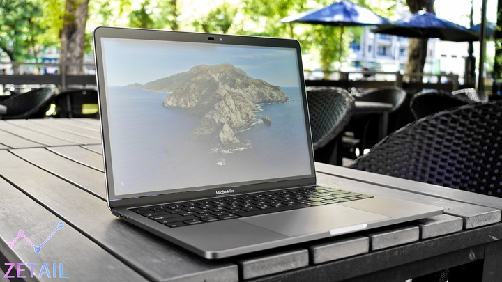 Moshi iVisor 霧面防眩光、Umbra 防窺 MacBook Pro 螢幕保護貼 開箱體驗:隨時隨地,享受舒適筆電使用體驗