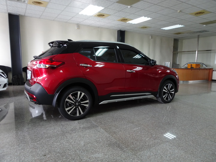 [開箱] 熱騰騰的紅黑雙色版新車NISSAN Kicks 開箱（含全台神單版）