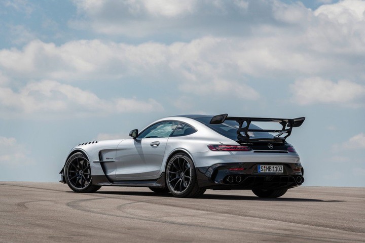 最強賓士誕生！Mercedes-AMG GT Black Series挾730匹馬力吞噬所有道路