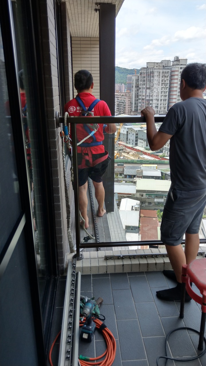 汐止某新建案新房 – 大樓必備之隱形鐵窗開箱分享