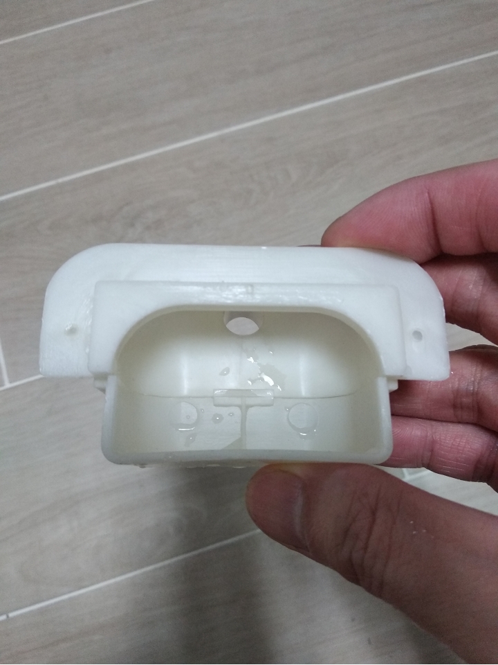 請問這個冷氣的零件名稱為何