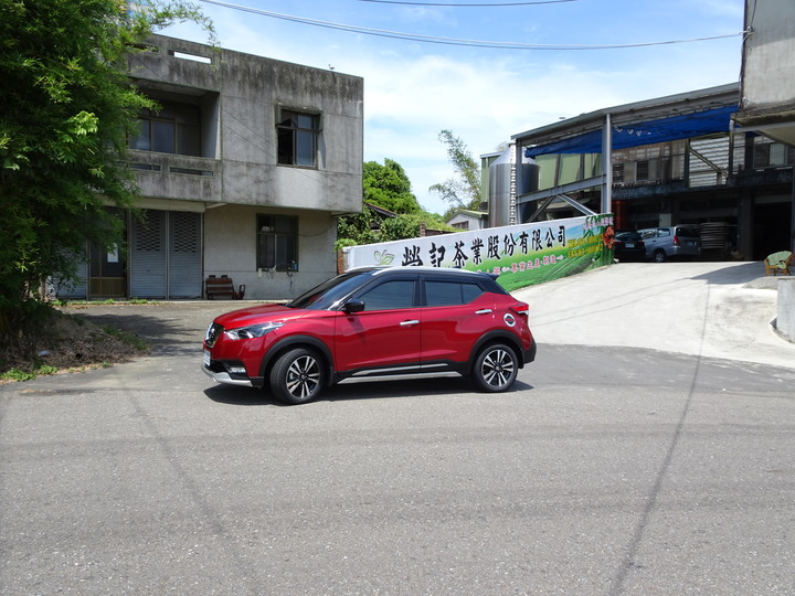 [開箱] 熱騰騰的紅黑雙色版新車NISSAN Kicks 開箱（含全台神單版）