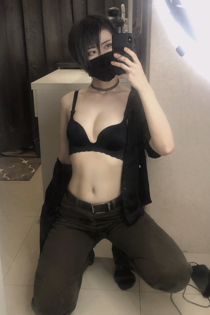 櫻花妹挑戰穿脫衣對比曬內在美 極小比基尼只夠遮點