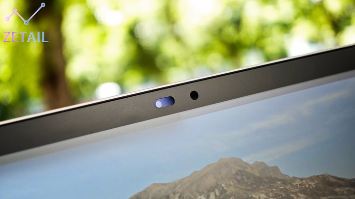 Moshi iVisor 霧面防眩光、Umbra 防窺 MacBook Pro 螢幕保護貼 開箱體驗:隨時隨地,享受舒適筆電使用體驗