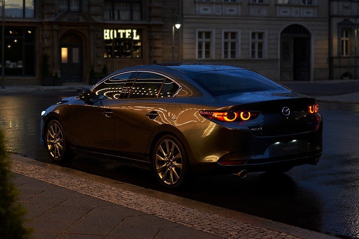五門車型入手門檻降至84.9萬！2021年式Mazda 3台灣正式接單