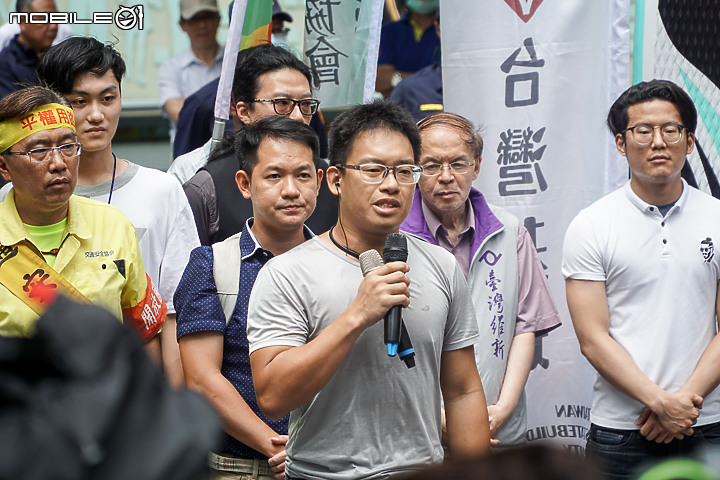 【採訪】騎士也要有安全的路！台灣機車路權促進會起義包圍公路總局抗議！