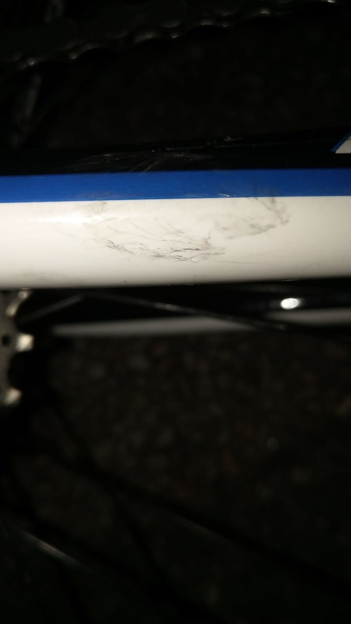 這個車架碳纖部分有損傷嗎?