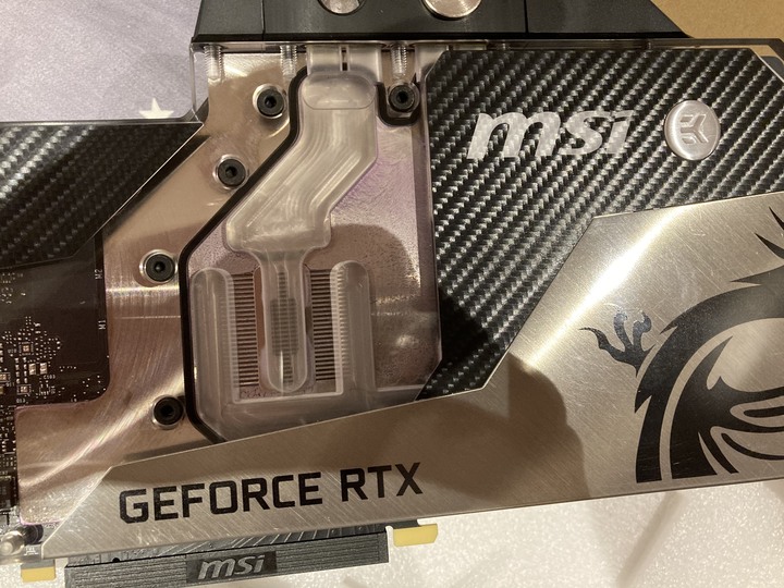 微星 RTX 2080 EK 水冷版，你給我翻譯翻譯什麼叫驚喜