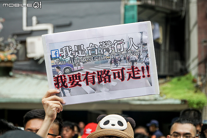 【採訪】騎士也要有安全的路！台灣機車路權促進會起義包圍公路總局抗議！