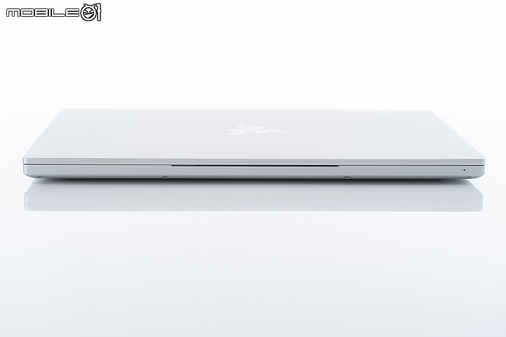 Razer Blade 15 Studio Edition 全台首測｜一機完成工作娛樂大小事！