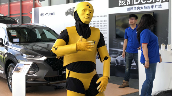 現代汽車巡迴之Venue二次賞車心得！人多車多妹子多~~