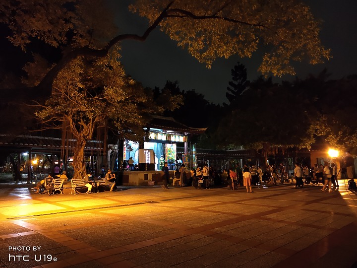 HTC U19e跟Desire 20 pro夜拍比較