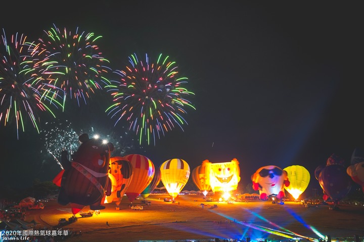 【台東鹿野│景點】台東2020年國際熱氣球嘉年華,附上交通攻略,10週年28顆造型球輪番上陣,每日兩場繫留體驗,還有光雕秀