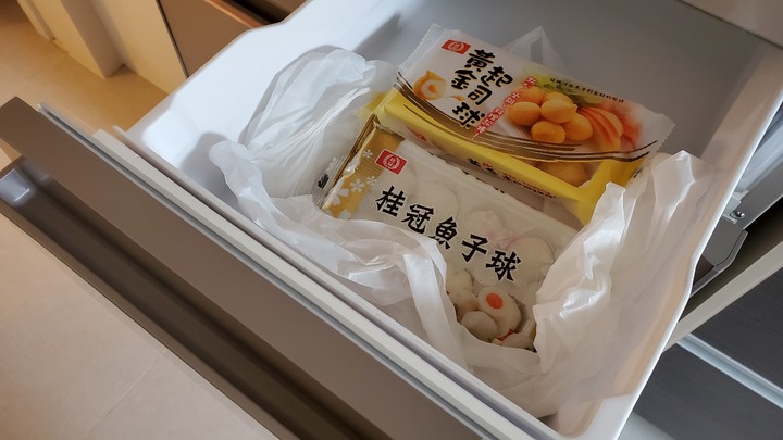 振興券來得真是時候,開箱新買的日立冰箱RHW610JJ
