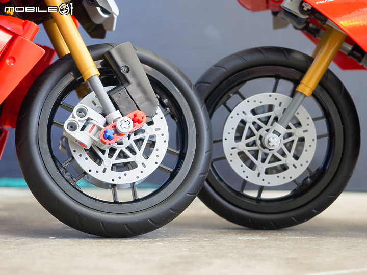 我把LEGO Ducati Panigale 改造成 Ducati Diavel 了