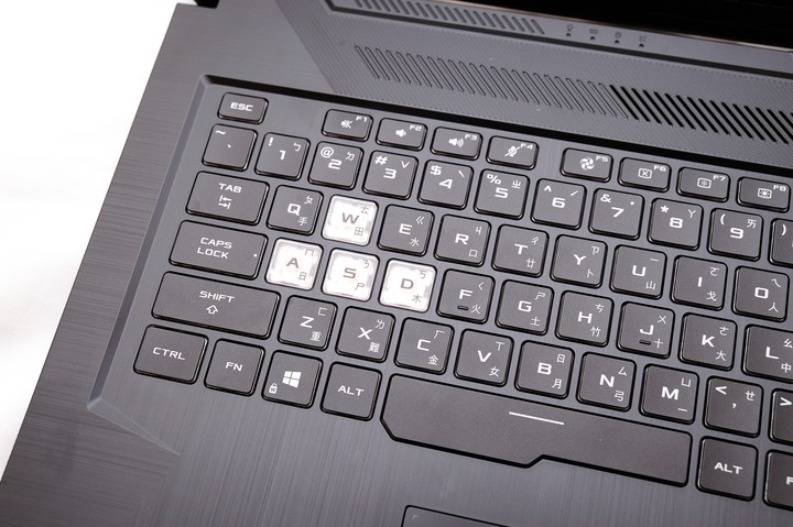 螢幕加大更全能，ASUS TUF Gaming A17 FA706IU 電競筆電開箱測試