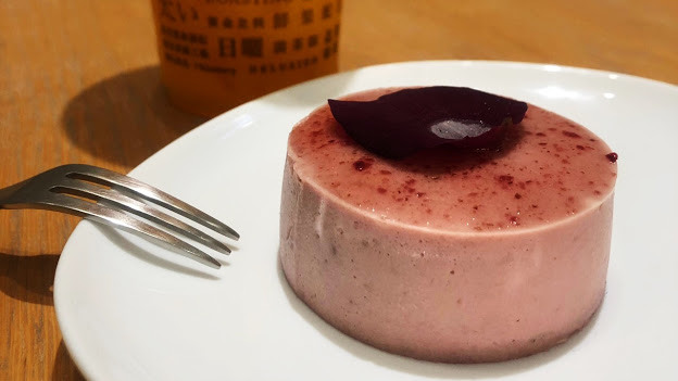 1%Bakery|發現台中最夯的乳酪蛋糕,推薦綠豆沙牛奶與鹹蛋黃餅乾乳酪蛋糕 父親節優惠中.