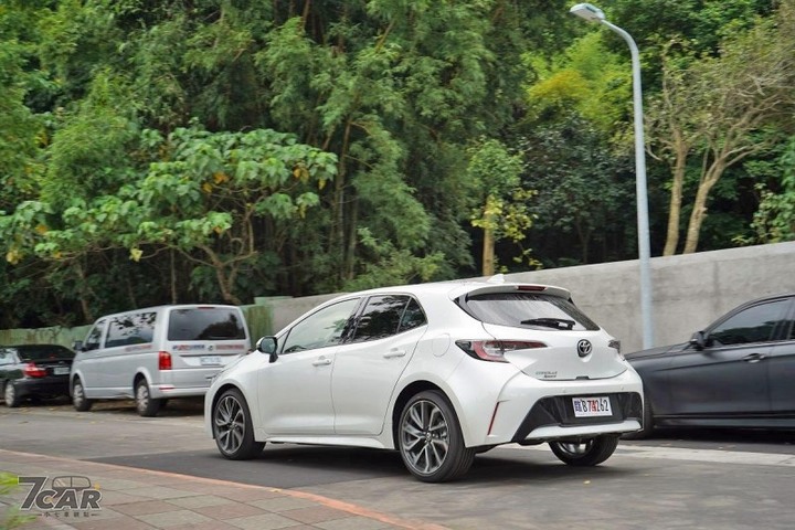 頭文字「C」Toyota Corolla Sport 旗艦版試駕~~那個c 有點帥