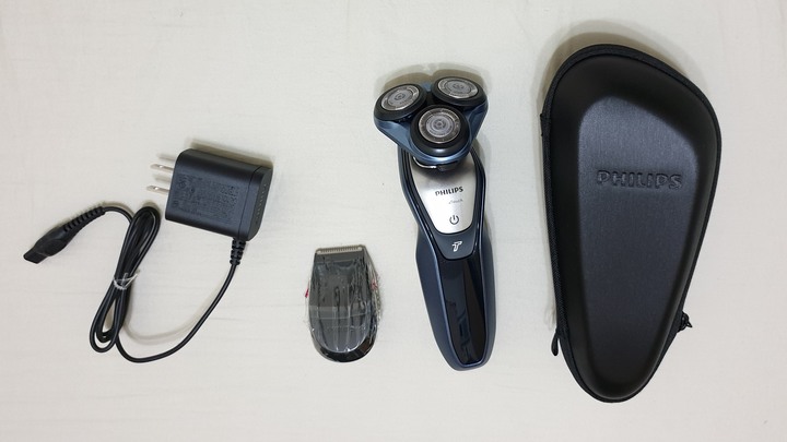 [簡易開箱] Philips AquaTouch S5620 乾濕兩用電鬍刀