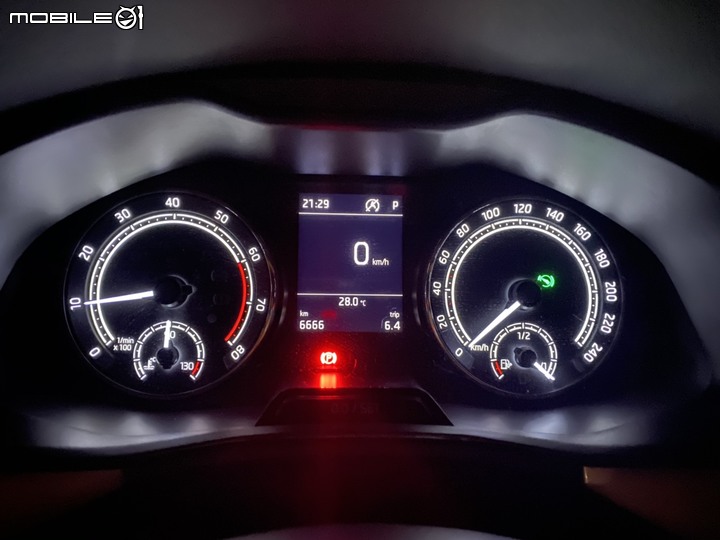揮別舊愛,踏上綠階梯--Skoda Scala 1.0TSI 開箱!