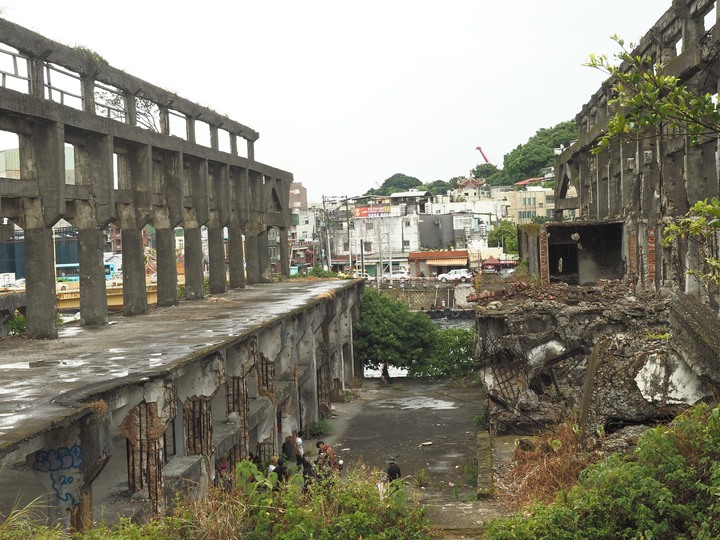 【小惡魔振興券】基隆市 中正區 原住民文化會館｜阿根納原味餐廳｜阿根納造船廠遺構 — 八尺門水道旁的知名打卡景點與小型文物館