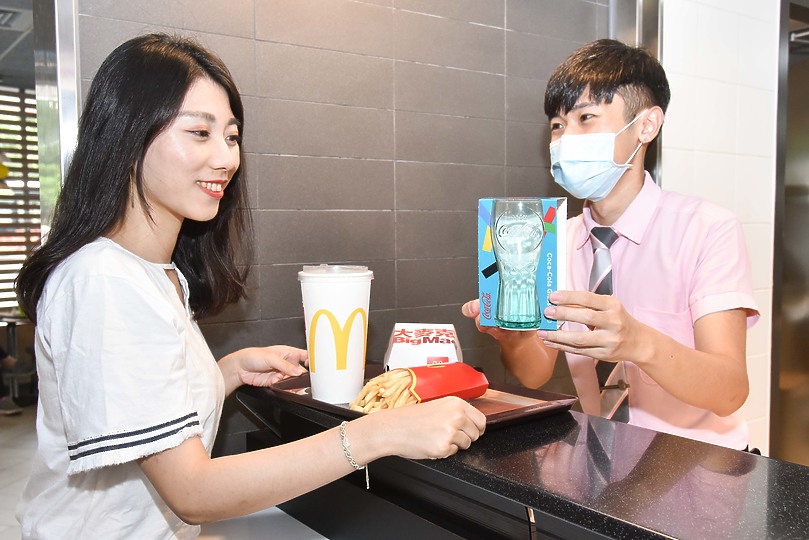 【集起來】麥當勞2020喝彩杯來了、牛奶糖口味冰炫風再回歸!