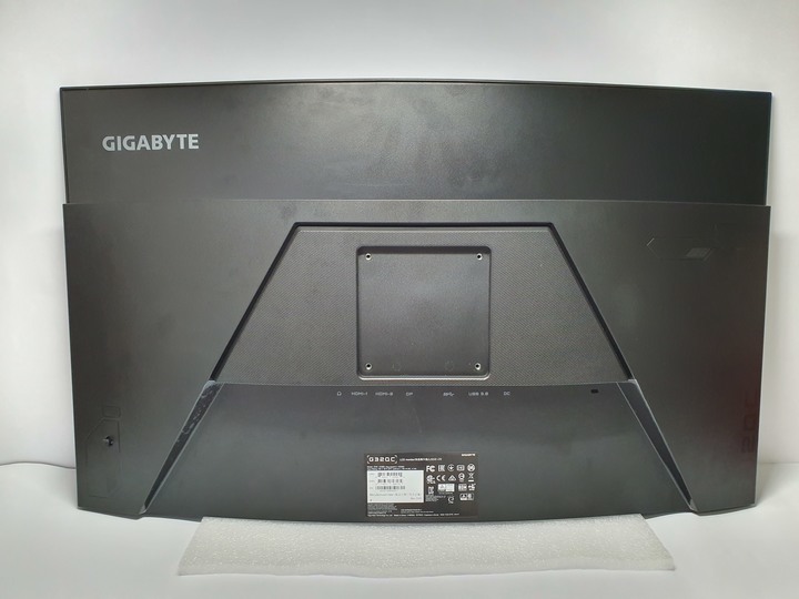 It's time to join the fight. GIGABYTE最新戰術型曲面電競螢幕G32QC開箱試用