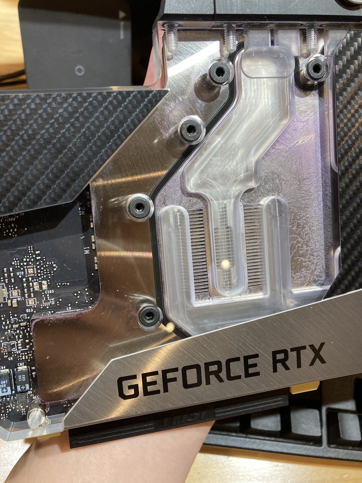 微星 RTX 2080 EK 水冷版，你給我翻譯翻譯什麼叫驚喜