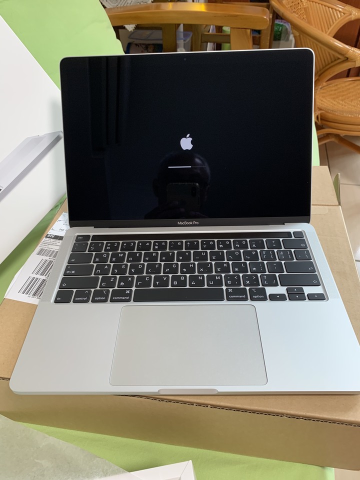 收到了 MacBook Pro 2020