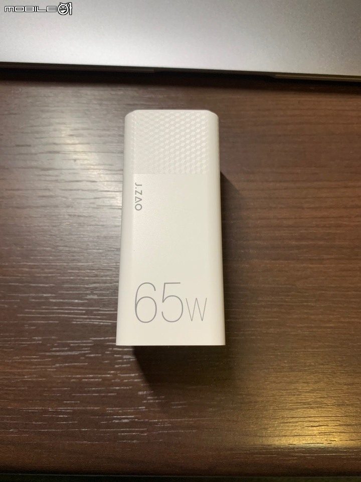 [開箱]京東京造65w pd充電器