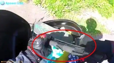 行車糾紛互尬…女爆氣「甩這根」超兇!網驚:拿出姊夫了