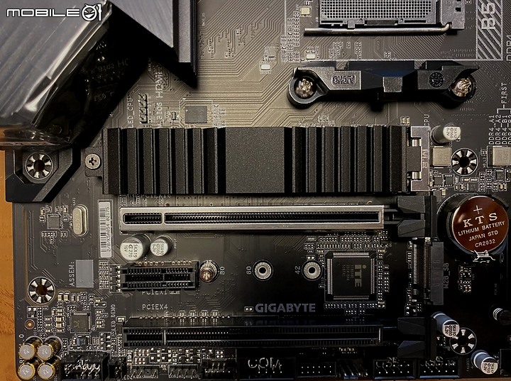 點我看大圖 R3與i3性能對決,夏日升級PC組裝篇 AORUS B550M PRO B460M PRO 開箱