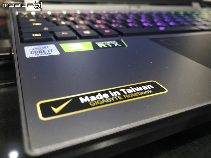 放下Thinkpad  開啟AORUS 15G KB