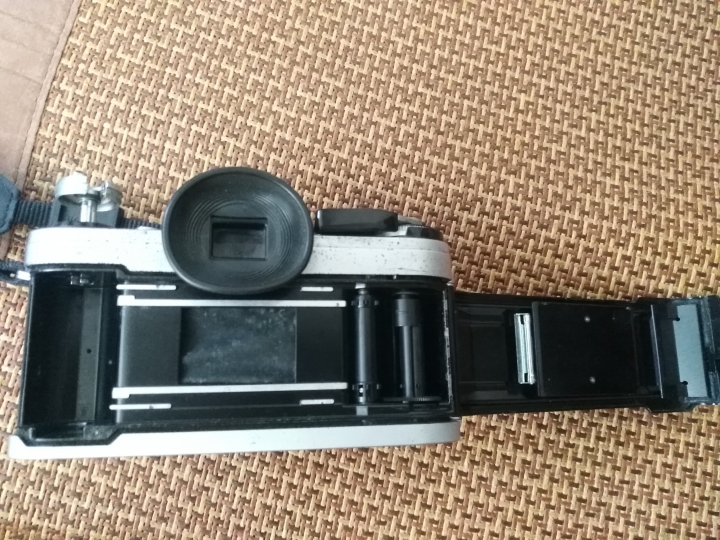 請教各位這台AE-1我是先買電池測還是拿去修？