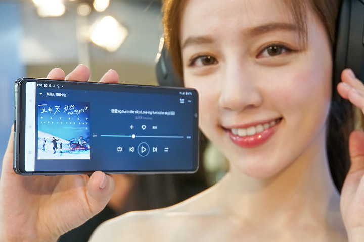 五月天代言中華5G 趁熱推出5G多視角球賽首年免費看