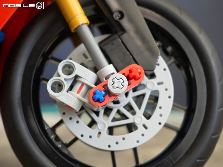 我把LEGO Ducati Panigale 改造成 Ducati Diavel 了