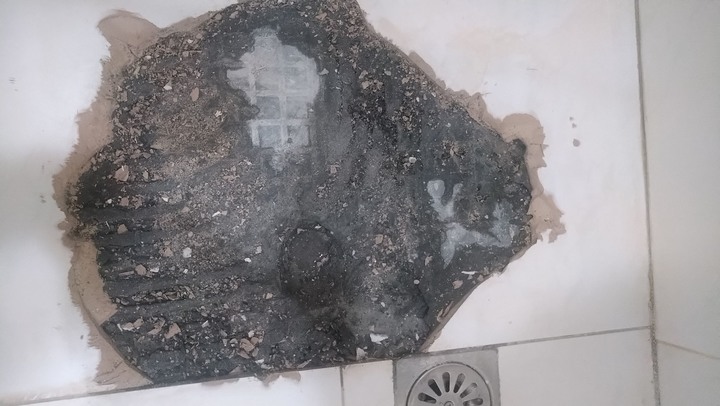 請問浴室的磁磚縫漏水是有什麼情況會發生?
