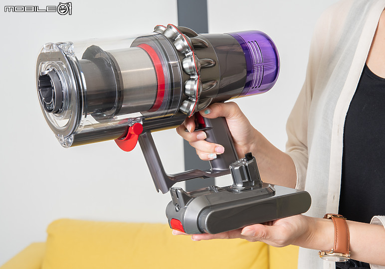 Dyson 新款 V11 無線吸塵器評測 可換式電池重新登場